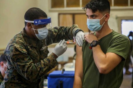 Centinaia di migliaia di militari statunitensi non hanno ancora rispettato l’obbligo vaccinale