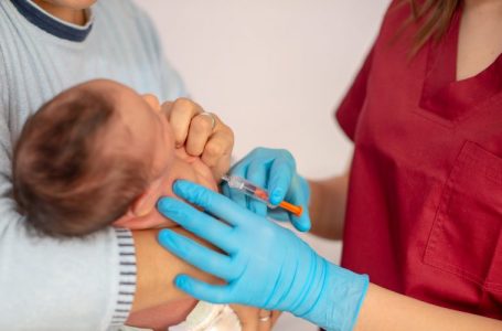 I neonati di 6 mesi potrebbero presto essere idonei per i vaccini COVID