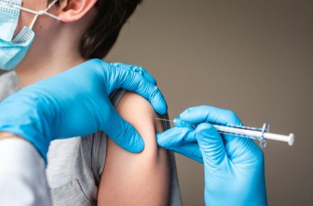 La FDA concede l’uso di emergenza del vaccino Pfizer per i bambini da 5 a 11 anni, le segnalazioni VAERS di danni dopo i vaccini COVID vicine a 840.000