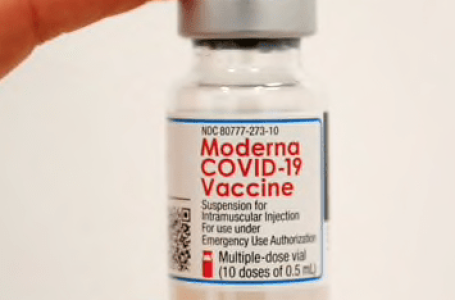 Appena approvata dall’AIFA la terza dose del vaccino Moderna , mentre 6 Paesi in Europa lo sospendono per il rischio miocardite