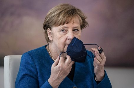 Mentre la Merkel esorta i non vaccinati a riconsiderare, l’esercito tedesco si prepara a intervenire