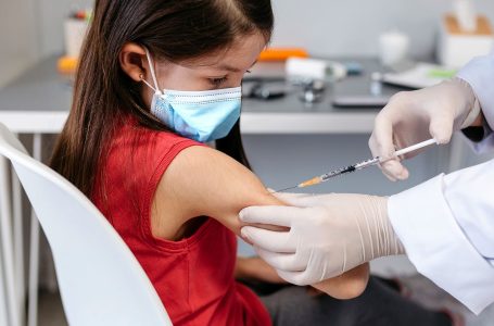 Messaggio urgente dai medici del Florida COVID Summit: “Non vaccinate i bambini”!