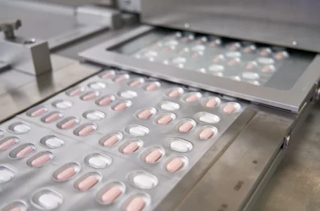 Gli Stati Uniti acquistano 10 milioni di cicli di pillola COVID-19 di Pfizer per $ 5,3 miliardi, Figliuolo 100 mila tra Pfizer e Merk. Farmaci simili a Merck collegati a difetti alla nascita negli studi sugli animali