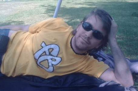 Eric Bieuville, 38 anni, morto improvvisamente 6 ore dopo la prima dose di Pfizer il 26 luglio. La moglie dopo quasi quattro mesi non ha ancora l’esito dell’autopsia
