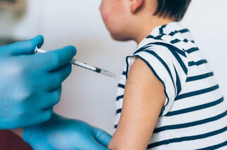 La farmacia della contea di Loudon in Virginia ha “accidentalmente” vaccinato 112 bambini con dose Covid per adulti
