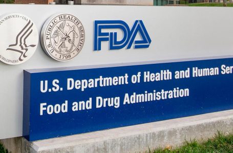 La FDA dovrebbe approvare i richiami COVID per tutti gli adulti questa settimana prima delle vacanze natalizie