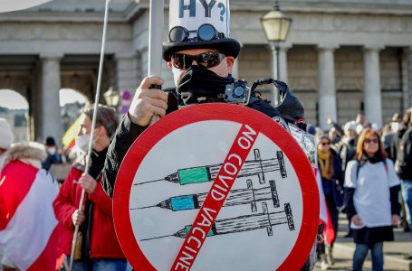 L’Austria revoca il lockdown per i non vaccinati
