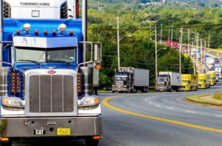 Enorme convoglio di camion diretto a Washington dopo Ottawa