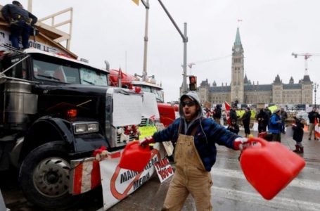 Ci risiamo. Il tribunale dell’Ontario blocca l’accesso alle donazioni di GiveSendGo per il Freedom Convoy. Quanta PAURA fanno?