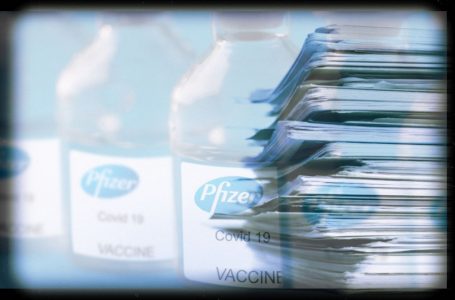 La FDA rilascia altri 10.000 documenti sul vaccino Pfizer. Cosa riveleranno?