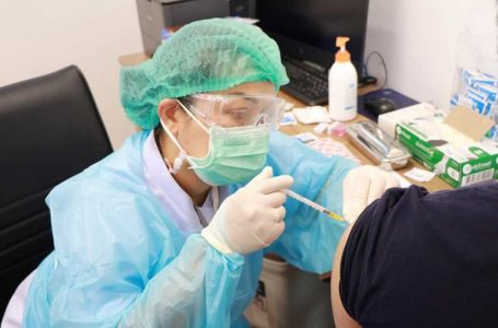 La Thailandia pagherà 45 milioni di dollari per gli effetti collaterali del vaccino Covid