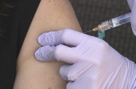 27 enne con reazione avversa dopo la prima dose di vaccino, ma non le fanno esenzione per motivi di salute: “Non mi hanno mai visitata”