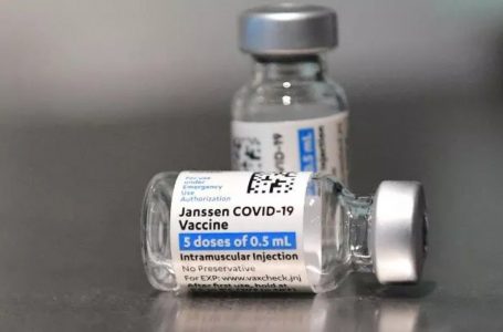 La FDA limita l’uso del vaccino Johnson & Johnson Covid a causa del rischio di coaguli letali di sangue
