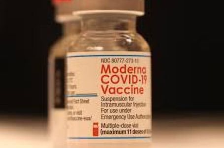 Il panel della FDA raccomanda il vaccino Moderna a due dosi contro il COVID-19 per i bambini dai 6 ai 17 anni, nonostante i gravi problemi di sicurezza