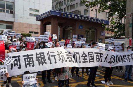 La Cina abusa delle infrastrutture Covid per sedare una protesta contro le banche da parte dei cittadini affamati da mesi di lockdown. Chi erano i complottisti?