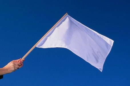 Bandiera bianca del CDC sulle restrizioni Covid, allenta la presa con un cambiamento strategico