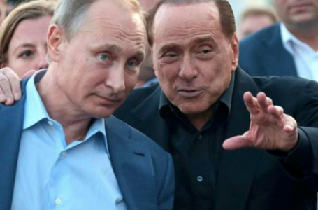 La rivelazione di Berlusconi: “sono uno dei migliori amici di Putin. Pochi giorni fa mi ha regalato 20 bottiglie di vodka per il mio compleanno!”