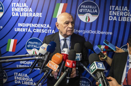 Il possibile Ministro in quota Fratelli d’Italia contro i non sierati: “Per loro ci vorrebbe un test psichiatrico nei concorsi!”
