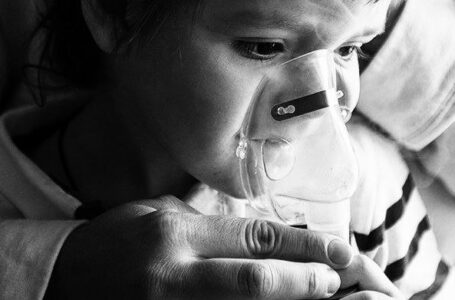 Il legame tra l’ondata di infezioni da RSV (virus respiratorio sinciziale) nei bambini e le V. Covid