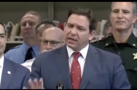Governatore della Florida: “Riterremo responsabili i produttori per non aver avvisato la popolazione!” – Il VIDEO